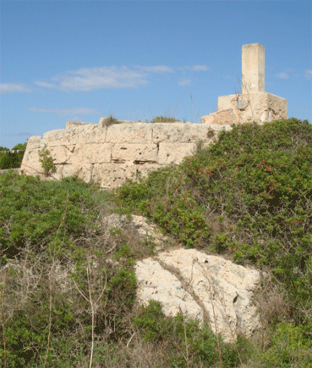 Img.3a.gif:   Ruina de la atalaya de Porto Colom